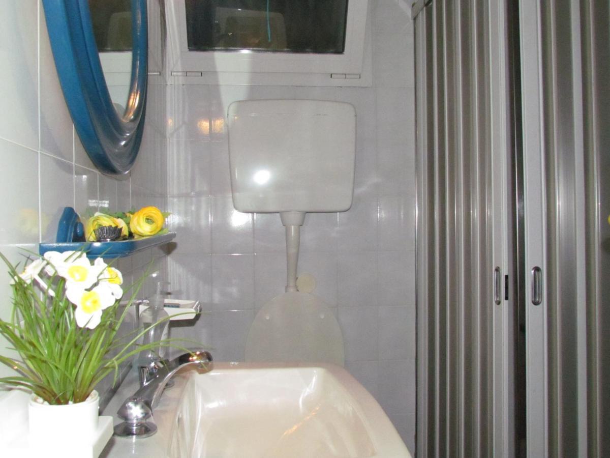 Beautiful Single With Spacious Private Garden - Place Included *
