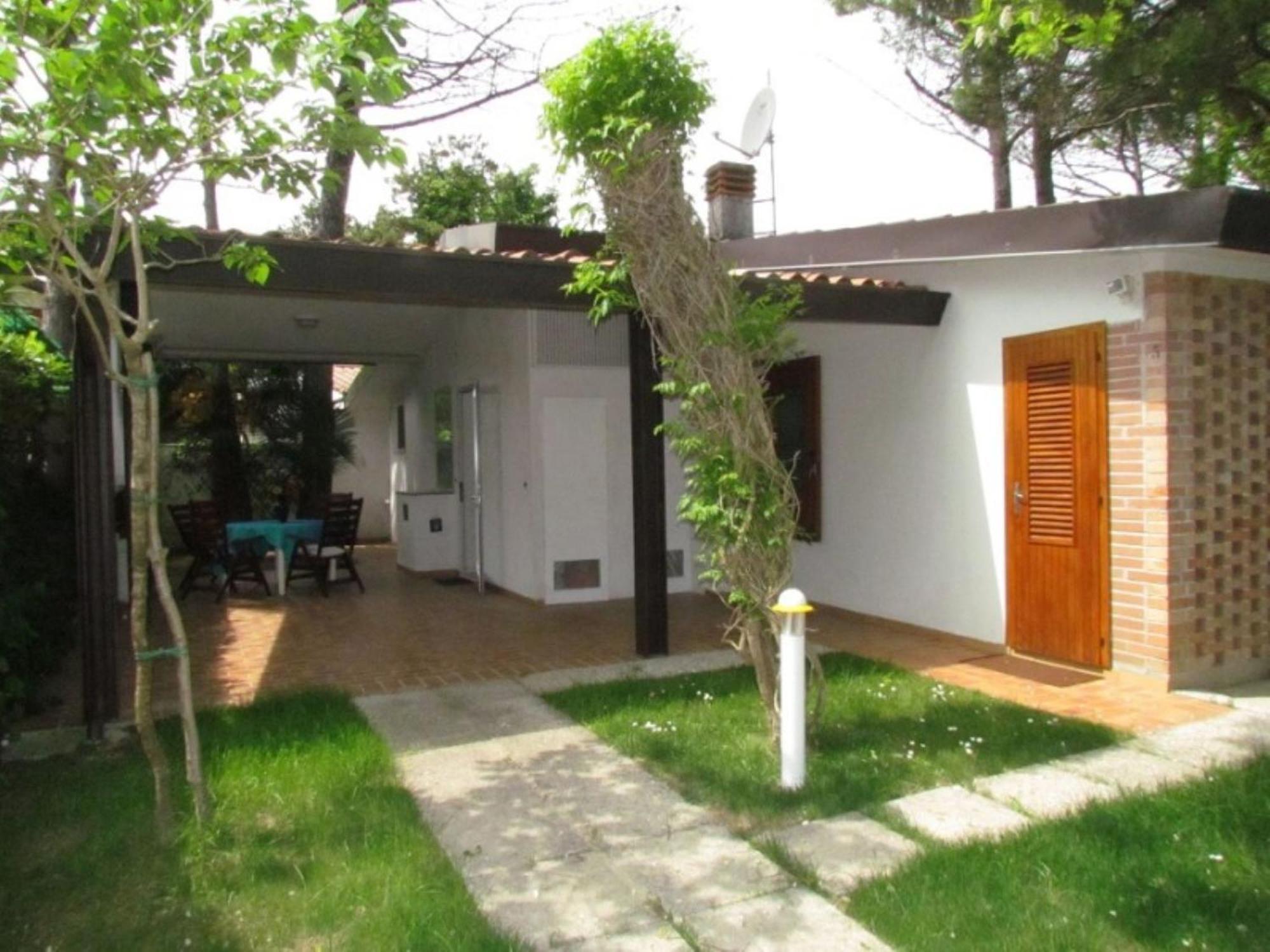 Beautiful Single With Spacious Private Garden - Place Included Villa *